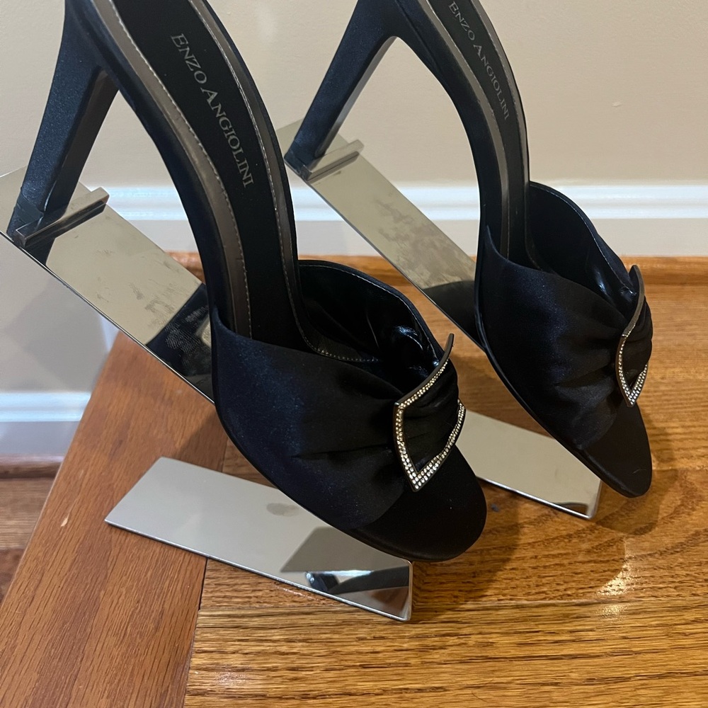 Enzo Angiolini